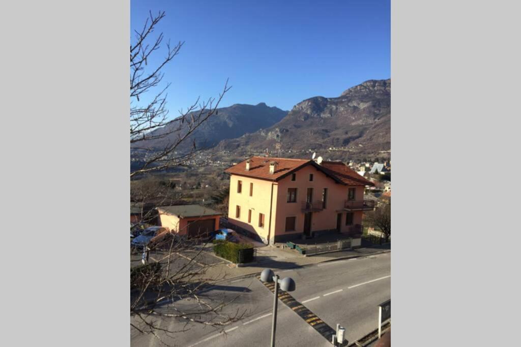 Appartamento Con Parcheggio Pubblico Sotto Casa Saint-Vincent Exterior foto