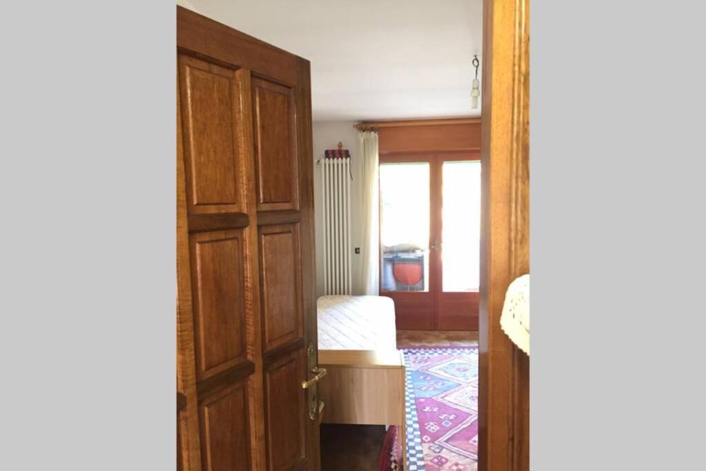 Appartamento Con Parcheggio Pubblico Sotto Casa Saint-Vincent Exterior foto