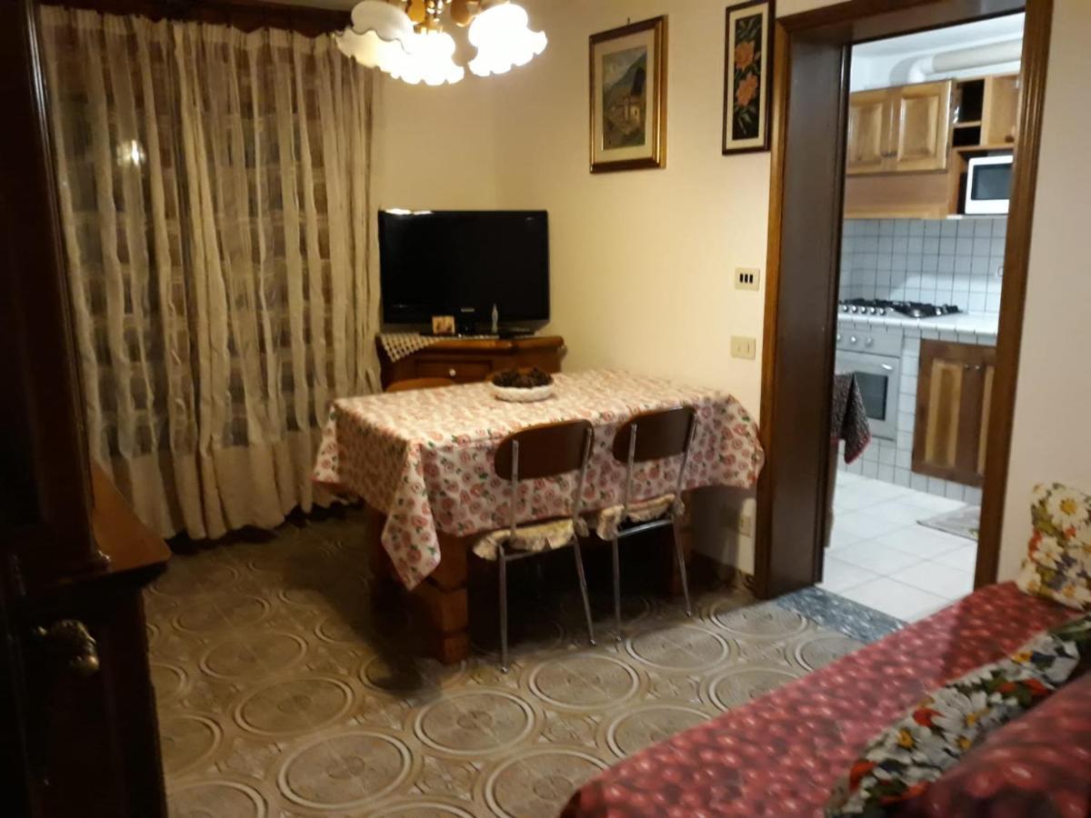 Appartamento Con Parcheggio Pubblico Sotto Casa Saint-Vincent Exterior foto