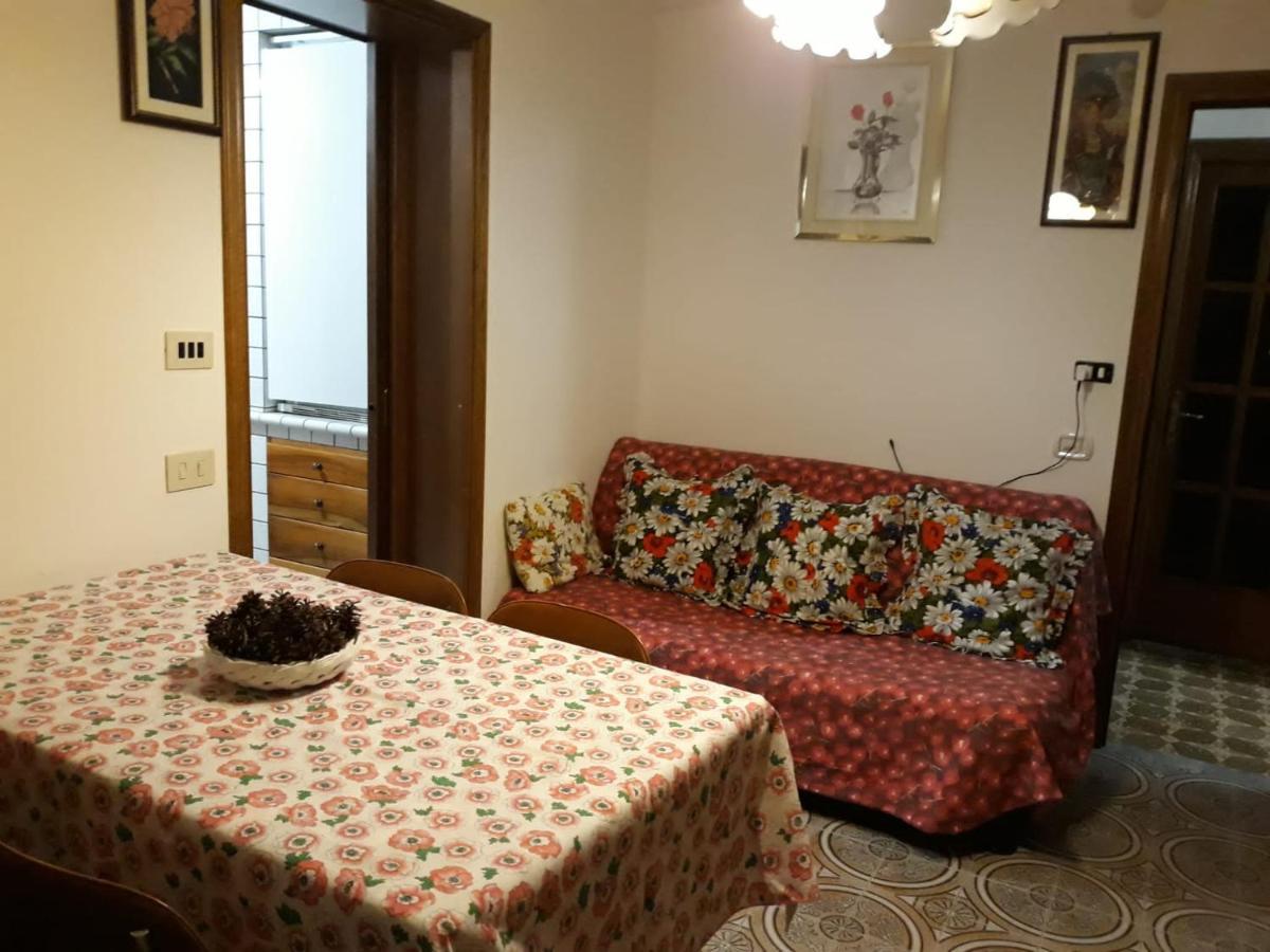 Appartamento Con Parcheggio Pubblico Sotto Casa Saint-Vincent Exterior foto